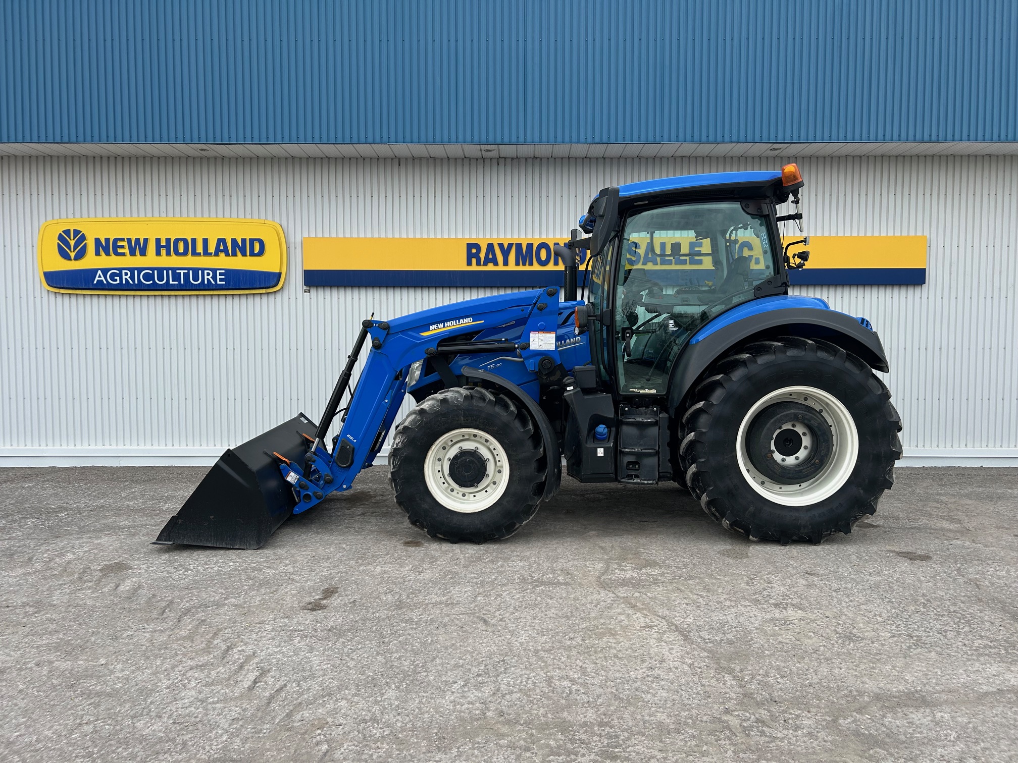 NEW HOLLAND T5.130
