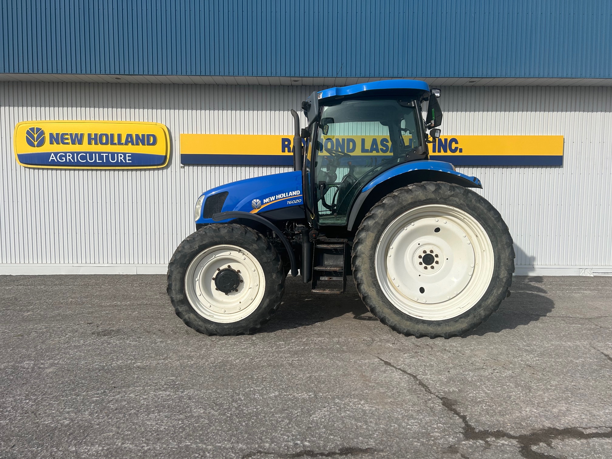 NEW HOLLAND T6020 PLUS