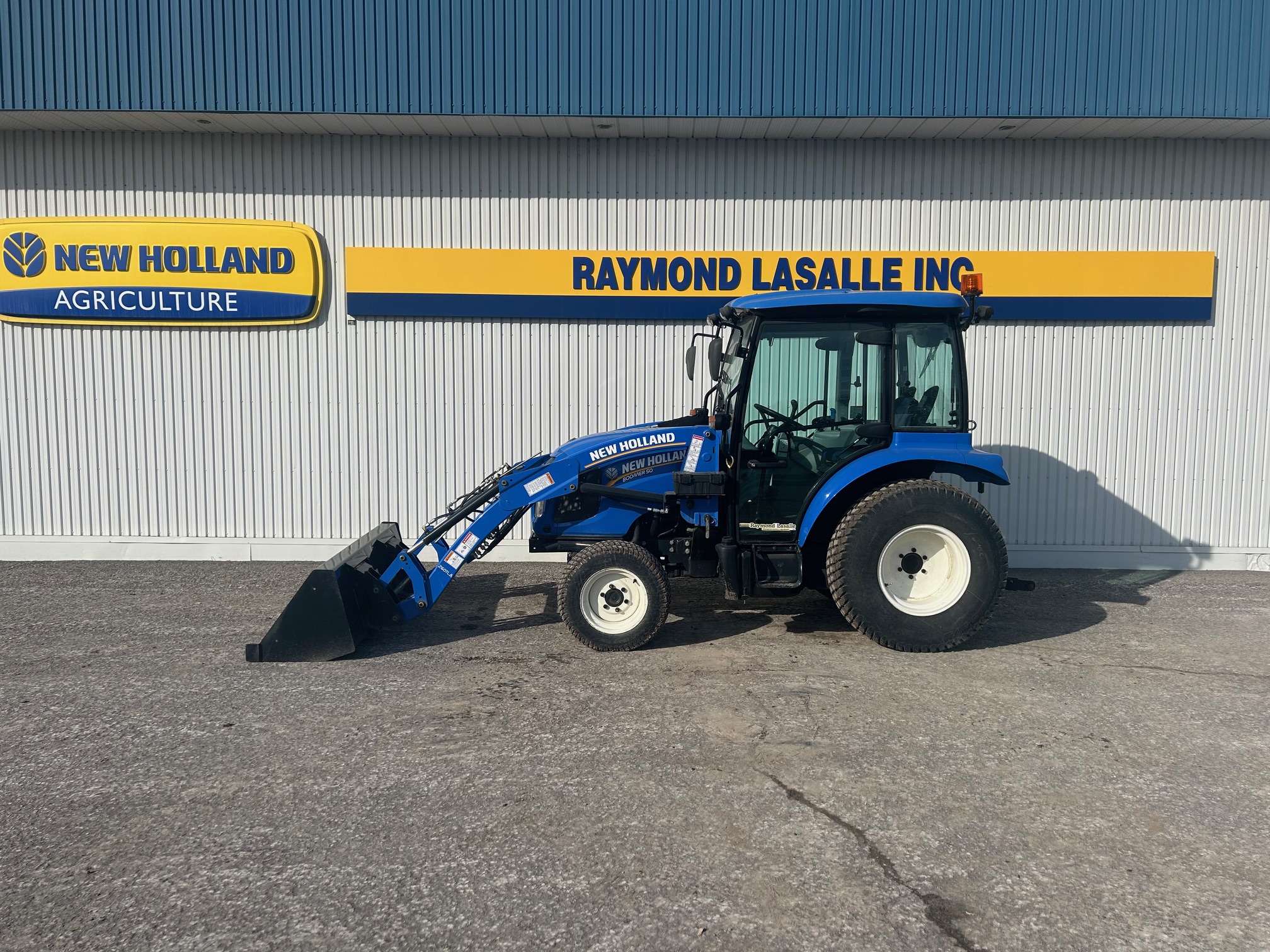 NEW HOLLAND BOOMER 50